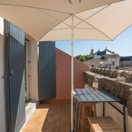 Sur Les Toits D'uzès Yourhosthelper *
