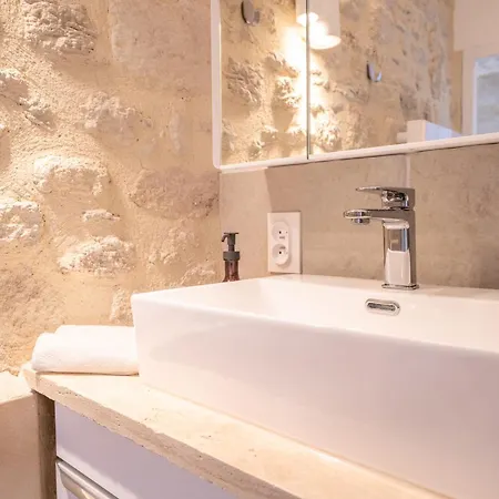 Sur Les Toits D'uzes Yourhosthelper شقة *