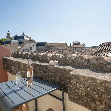 Sur Les Toits D'uzes Yourhosthelper *