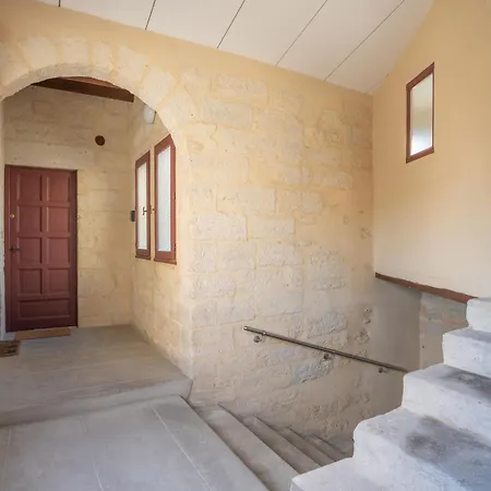 Sur Les Toits D'uzes Yourhosthelper Uzès