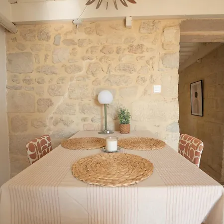 شقة Sur Les Toits D'uzes Yourhosthelper