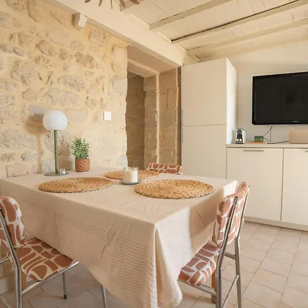 شقة Sur Les Toits D'uzes Yourhosthelper *