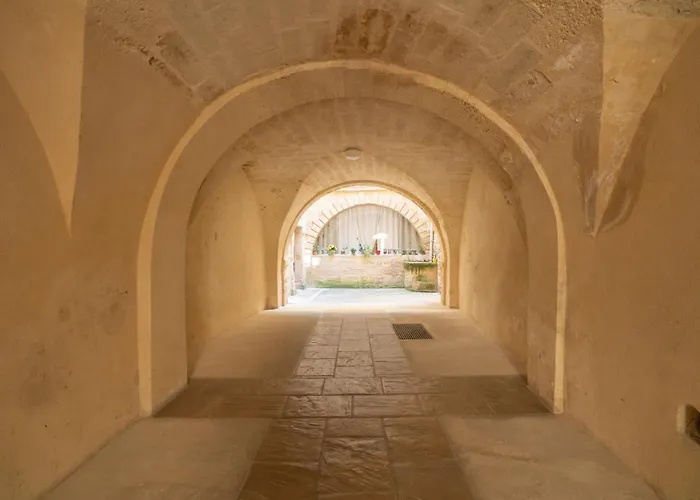 Sur Les Toits D'uzes Yourhosthelper *