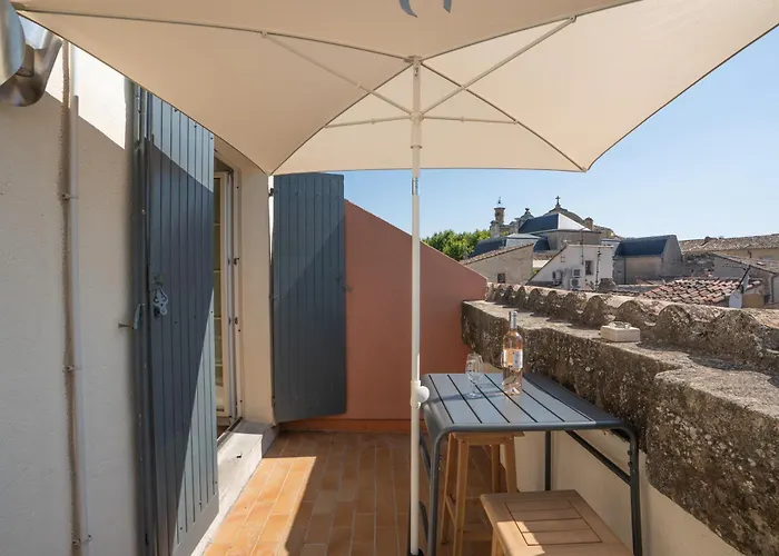 Sur Les Toits D'uzes Yourhosthelper *