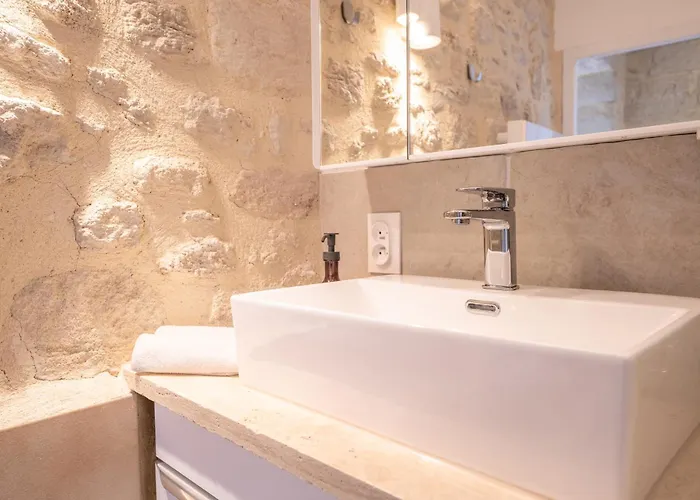 Sur Les Toits D'uzes Yourhosthelper דירה *
