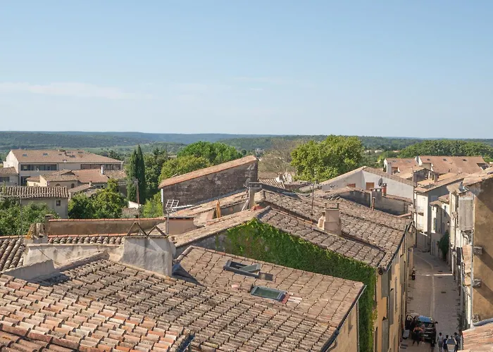 Sur Les Toits D'uzes Yourhosthelper